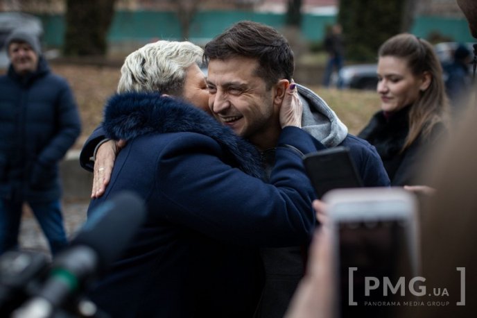 Зеленський з «Кварталом 95» в Ужгороді: Агітувати не збираємось, однак закликаємо всіх прийти на вибори – 04