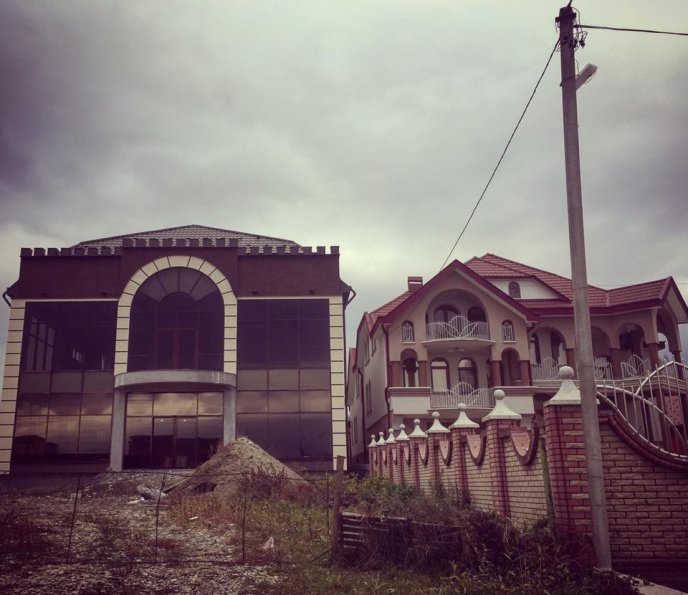 Журналістка "5 каналу" в шоці від побаченої розкоші в трьох селах Закарпаття – 06