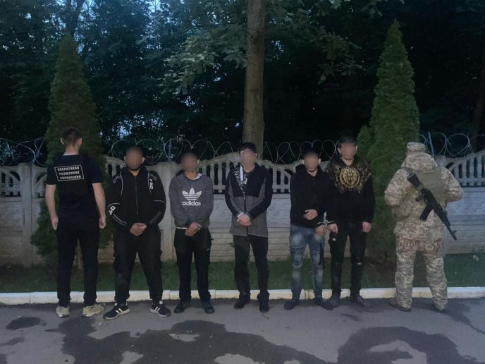 Прикордонники розповіли про випадок, який стався на Закарпатті – 01 Чоловіки хотіли незаконно перетнути кордон