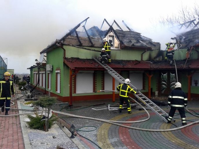 Вранці на Берегівщині трапилась масштабна пожежа у сауні – 05 Вранці на Берегівщині трапилась масштабна пожежа у сауні – 05