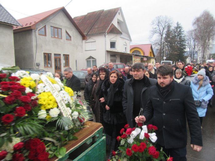 На Хустщині провели в останню путь священика, який загинув у ДТП під Житомиром – 11