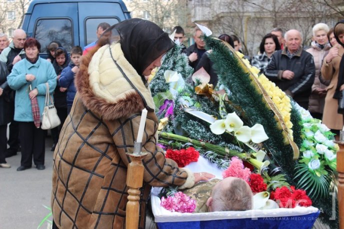 Мукачівці попрощались з бійцем АТО Володимиром Заяцем – 06 Мукачівці попрощались з бійцем АТО Володимиром Заяцем – 06