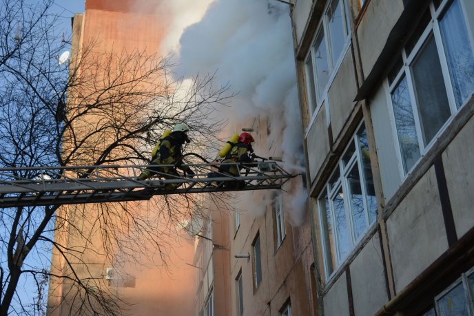 З ужгородської багатоповерхівки, у якій сталась пожежа, евакуйовано 20 осіб – 04