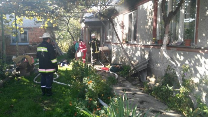 Закарпатка ледь не згоріла заживо у власному будинку – 02