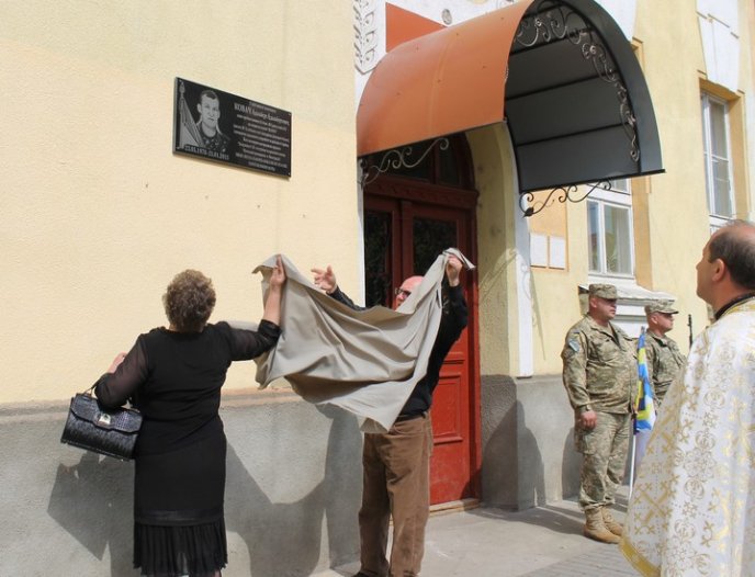 У Виноградові відкрили меморіальну дошку загиблому бійцю АТО Адальберту Ковачу – 02