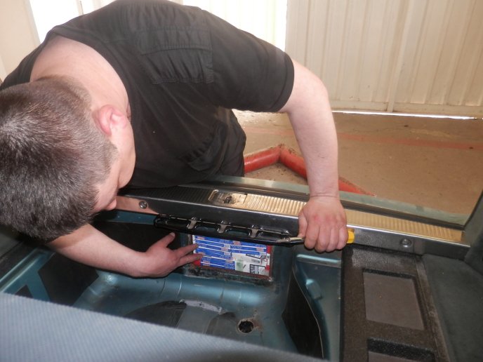 Закарпатські прикордонники затримали контрабандиста-румуна, у якого знайшли сигарети – 03