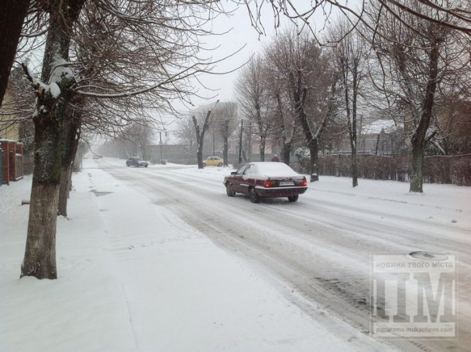 Мукачево та район у сніговій пастці: люди борються з негодою самотужки (ФОТОРЕПОРТАЖ) – 02