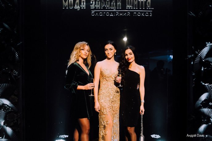 Мода заради життя: на Закарпатті відбувся ІІІ-й благодійний показ мод дизайнерки Роксолани Новак – 151