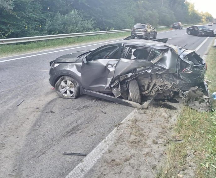 Закарпатець потрапив у жахливу аварію на трасі «Київ-Чоп» – 01