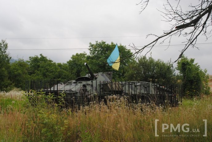 З’явилось фото із села Бобовище, де спецпризначенці оточили бійців "Правого сектору" – 01 З’явилось фото із села Бобовище, де спецпризначенці оточили бійців "Правого сектору" – 01
