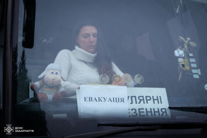 На Закарпатті зустріли евакуаційний потяг з Донецької області – 02 На Закарпатті зустріли евакуаційний потяг з Донецької області – 02