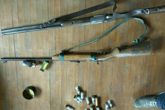 Чоловік зберігав вдома арсенал зброї – 03