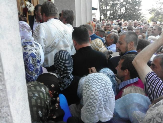 На Закарпаття привезли ковчег із мощами одного з найбільш шанованих святих – 02