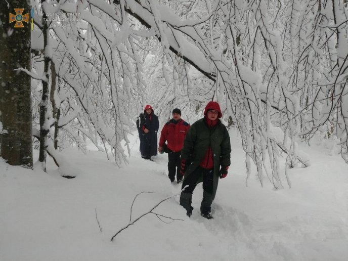 У повітря підняли вертоліт: пошуки чоловіка, який заблукав на Закарпатті, тривають – 03