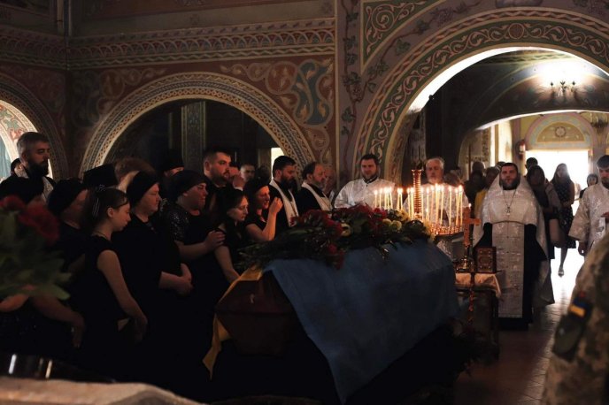 В Мукачеві попрощалися з полеглим на війні Героєм  – 01