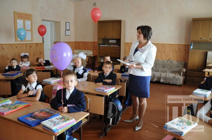 У Мукачівській ЗОШ №7 відбулось урочисте свято Першого дзвоника (ФОТОРЕПОРТАЖ) – 44