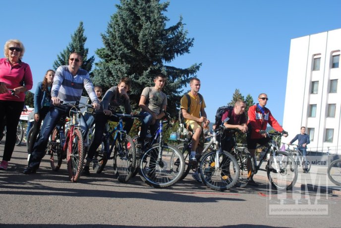 Велолюбителі Мукачева "прокатались" історичними місцями міста (ФОТО) – 14