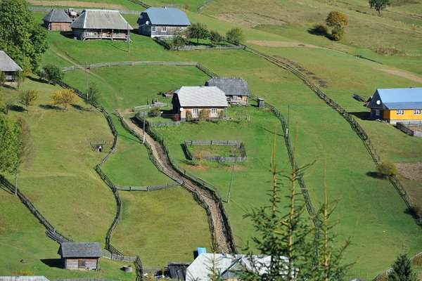 В Ужгороді відкрили фотовиставку, присвячену життю та побуту в Карпатах (ФОТО) – 04