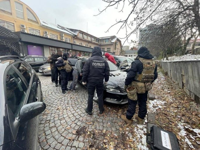 Заробляли більше 300 000 гривень в місяць: на Закарпатті затримали п’ятьох наркоторговців – 07 Заробляли більше 300 000 гривень в місяць: на Закарпатті затримали п’ятьох наркоторговців – 07