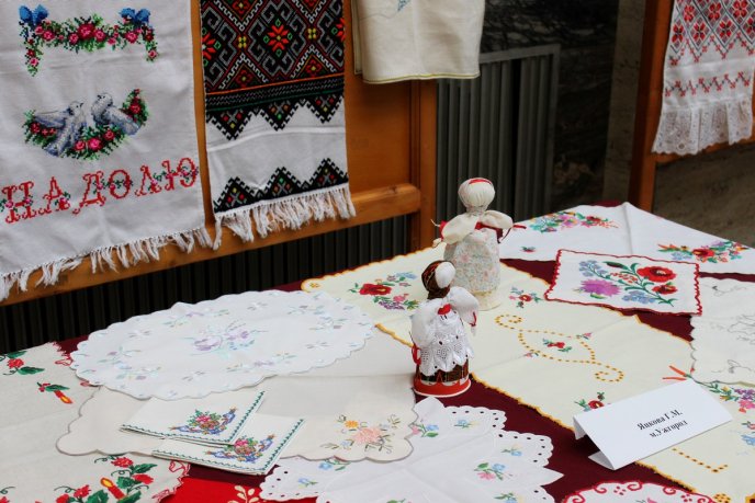 В Ужгороді відкрилась виставка робіт особливих закарпатців – 07