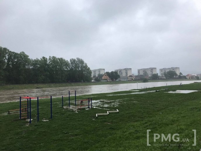 Рівень води в Латориці значно підвищився. Мукачівці б’ють на сполох – 06 Рівень води в Латориці значно підвищився. Мукачівці б’ють на сполох – 06