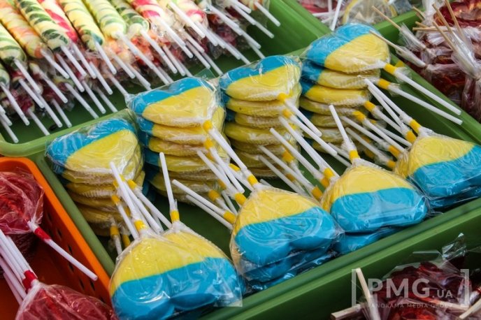 Набережну перед Мукачівським монастирем заполонили торговці – 12