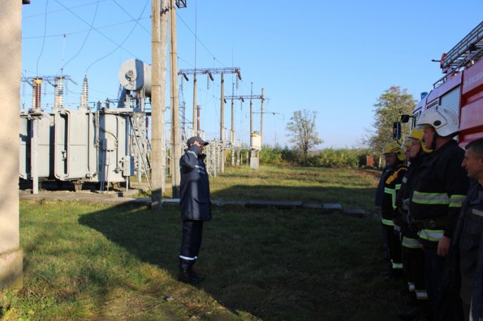 У Виноградові на території підстанції рятувальник провели тактичні навчання – 02