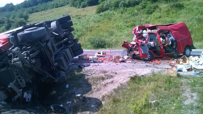 У мережі з’явились фото смертельної аварії, внаслідок якої загинула мешканка Львова – 05
