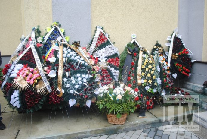 Сум, плач та сльози: Мукачево попрощалось з героєм-земляком (ФОТОРЕПОРТАЖ) – 07