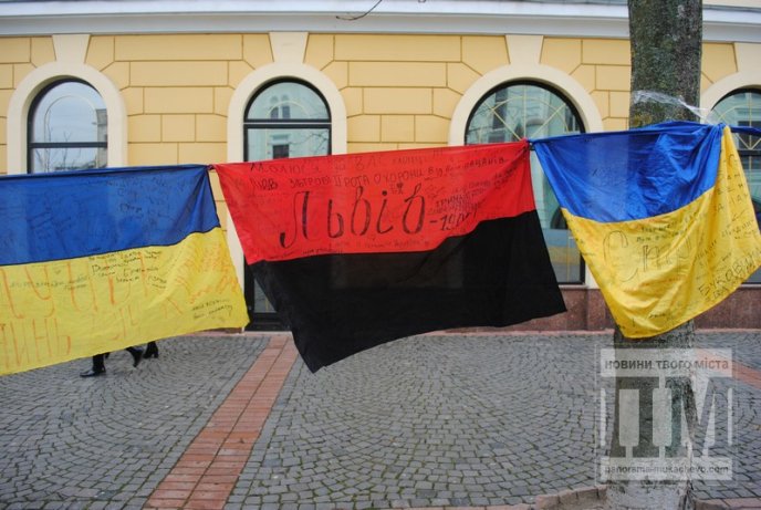 Вулицями Мукачева пройшла "Велика українська хода" (ФОТОРЕПОРТАЖ) – 01