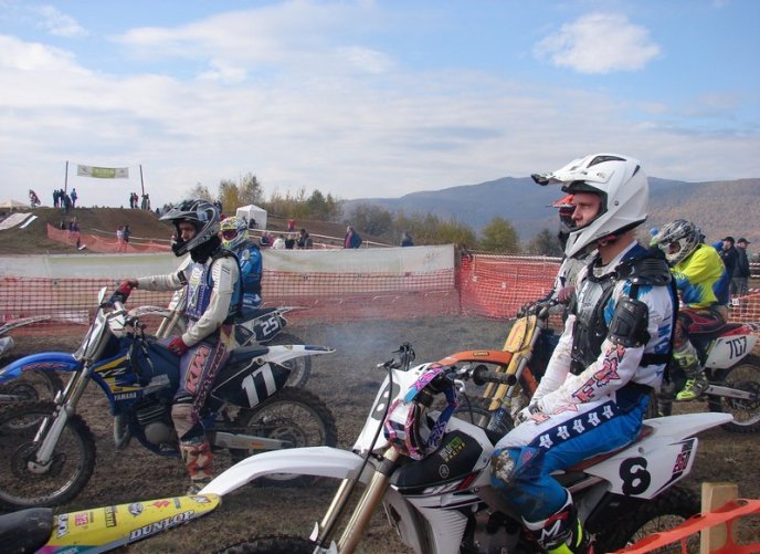 У Хусті проходить V етап Кубка чемпіонату України з мотокросу – 06