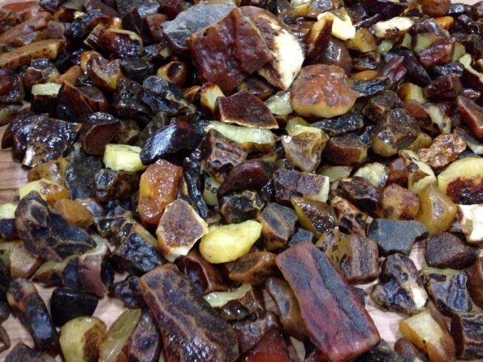 Закарпатські митники завадили китайцю перевезти до Угорщини 26 кілограмів бурштину – 03 Закарпатські митники завадили китайцю перевезти до Угорщини 26 кілограмів бурштину – 03