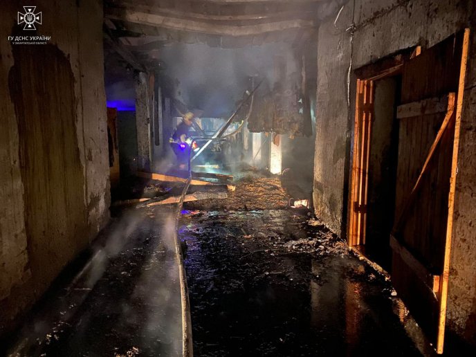 На Закарпатті горіла господарська будівля  – 03 На Закарпатті горіла господарська будівля  – 03