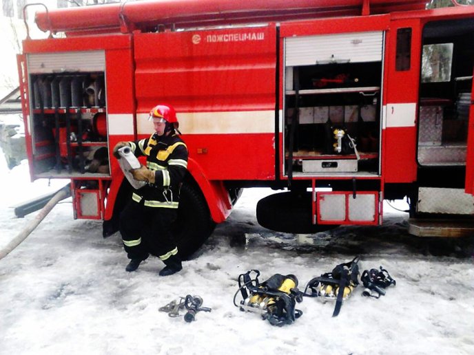 У Сваляві під час гасіння пожежі в квартирі рятувальники евакуювали 8 осіб – 03