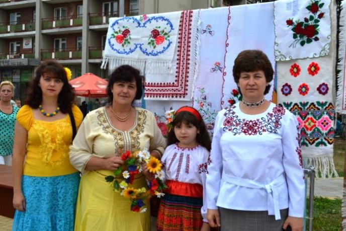 Тячівські майстрині провели районне свято вишитих рушників – 16