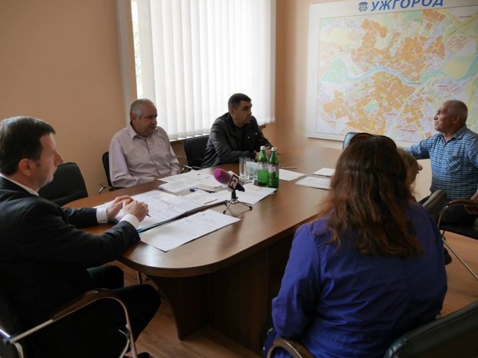 Водія маршрутки, який дверима придавив 4-річну дівчинку, відсторонили від роботи – 01