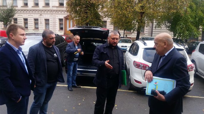 Народні депутати разом з активістами обговорили питання зниження вартості розмитнення авто – 03