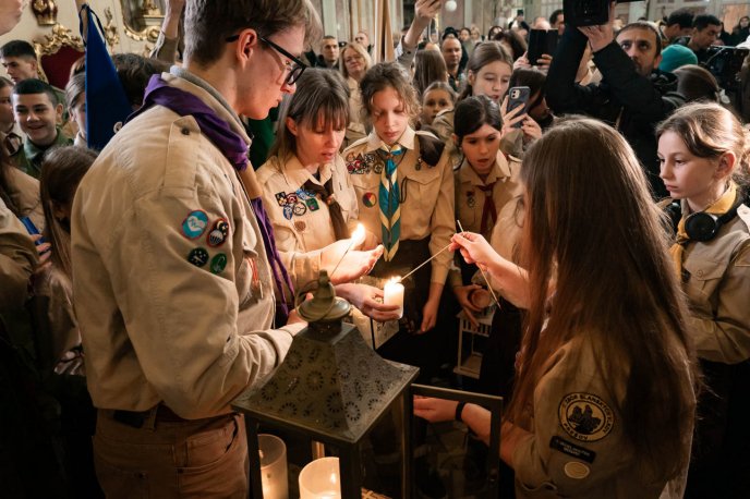 Ужгород першим в Україні прийняв Вифлеємський вогонь миру – 03