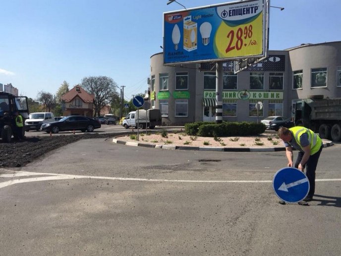 У Мукачеві розпочали поточний ремонт одного з перехресть – 02