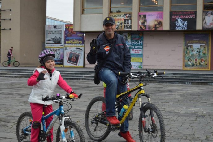 В Ужгороді відбувся велозаїзд "Night Ride" у светрах – 04