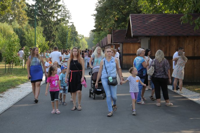 Свято першокласника по-мукачівськи: фотозвіт із парку – 02 Свято першокласника по-мукачівськи: фотозвіт із парку – 02