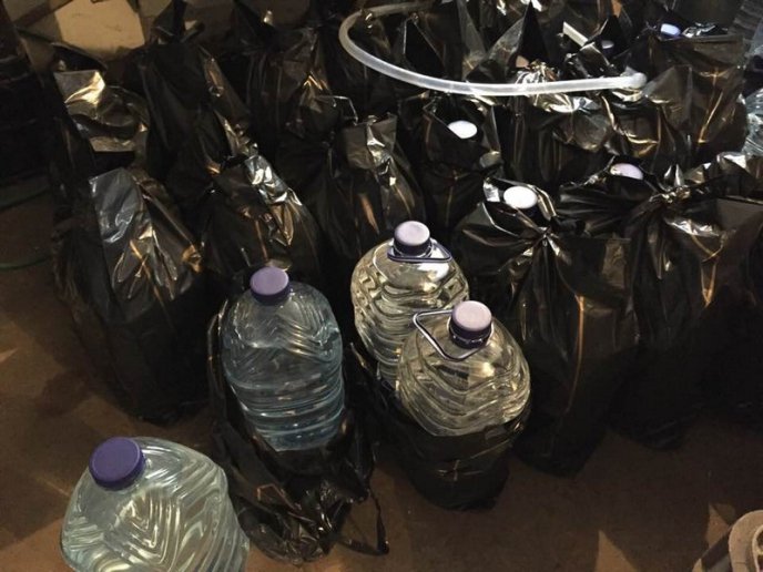 В Ужгороді викрили цех, у якому виготовляли «лівий» коньяк  – 03 В Ужгороді викрили цех, у якому виготовляли «лівий» коньяк  – 03