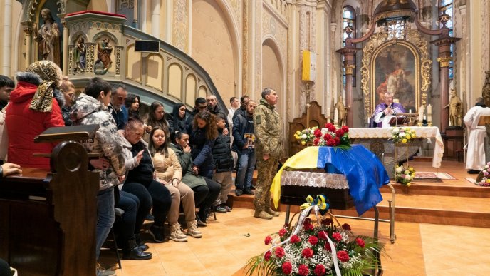 У Мукачеві провели в останню путь 35-річного Героя – 03