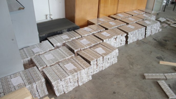 У пиломатеріалах, які перевозив чоловік, знаходилося 95 тисяч пачок цигарок – 05