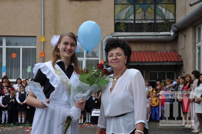 Свято "Останнього дзвоника" зібрало у Мукачівській ЗОШ №7 багато гостей (ФОТОРЕПОРТАЖ) – 25