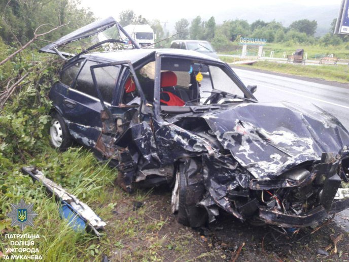8 ДТП за добу: патрульні показали фото розбитих автівок – 01