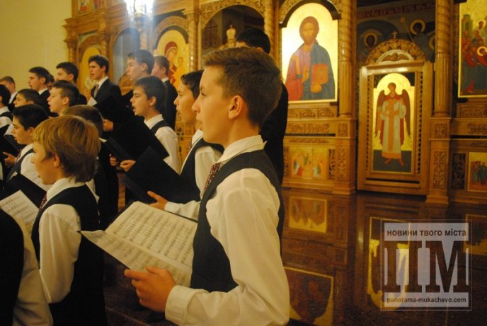 Мукачівський хор хлопчиків присвятив свій виступ загиблому у зоні АТО Роберту Кісу (ФОТО) – 07