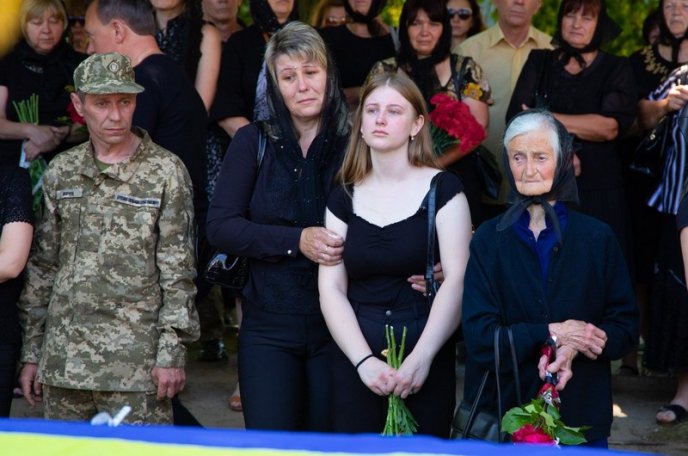 На Закарпатті поховали військового, який загинув у Донецькій області – 02