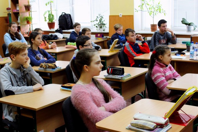 Художник Аттіла Коприва двомовно читав школярам вірші Лесі Українки – 03