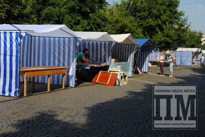 У Мукачеві розпочався традиційний шкільний ярмарок (ФОТОРЕПОРТАЖ) – 04